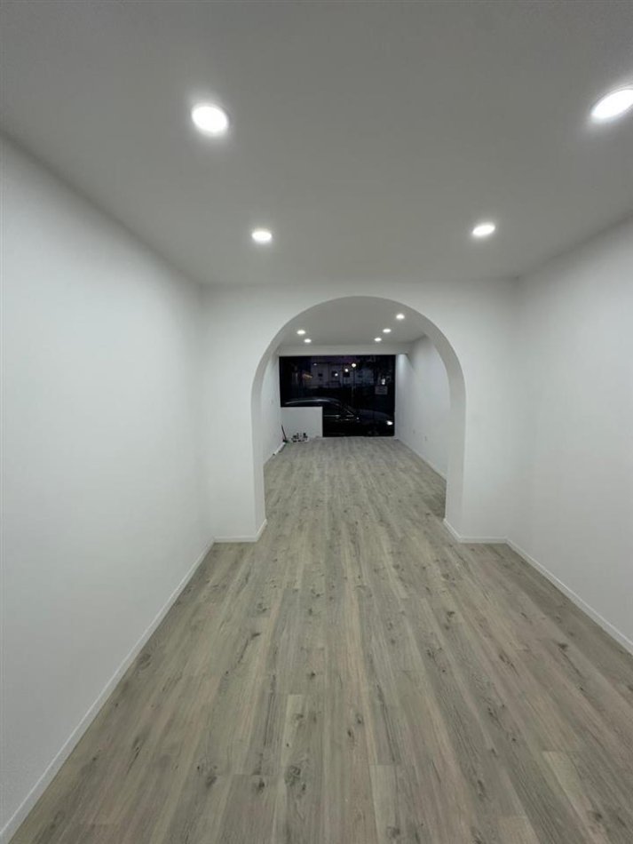 Tirane, jepet me qera ambjent biznesi Kati 2, 47 m² 700 € (Stadiumi Dinamo)