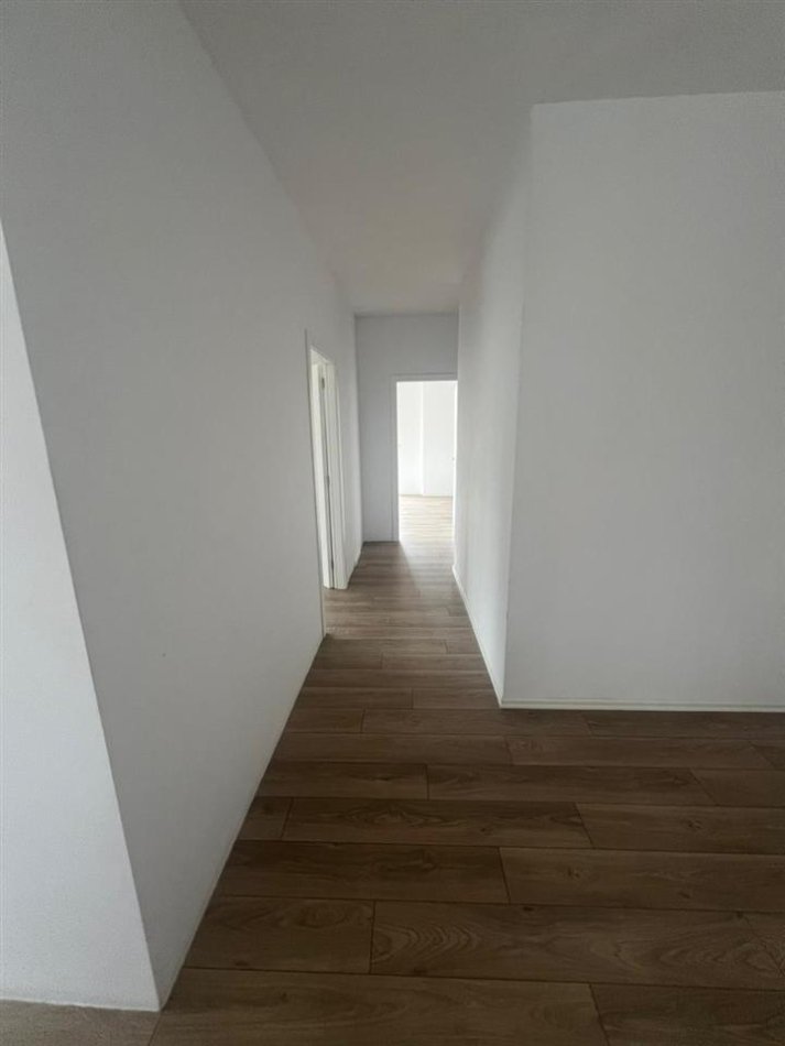 Tirane, jepet me qera zyre Kati 2, 95 m² 1.350 € (Rruga e Kavajes)
