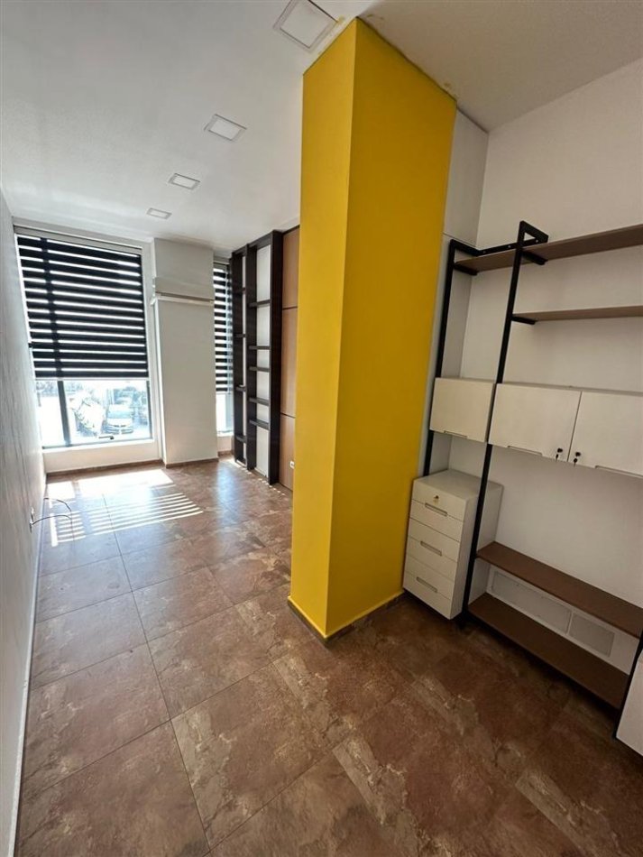 Tirane, jepet me qera zyre Kati 2, 22 m² 350 € (Myslym Shyri)