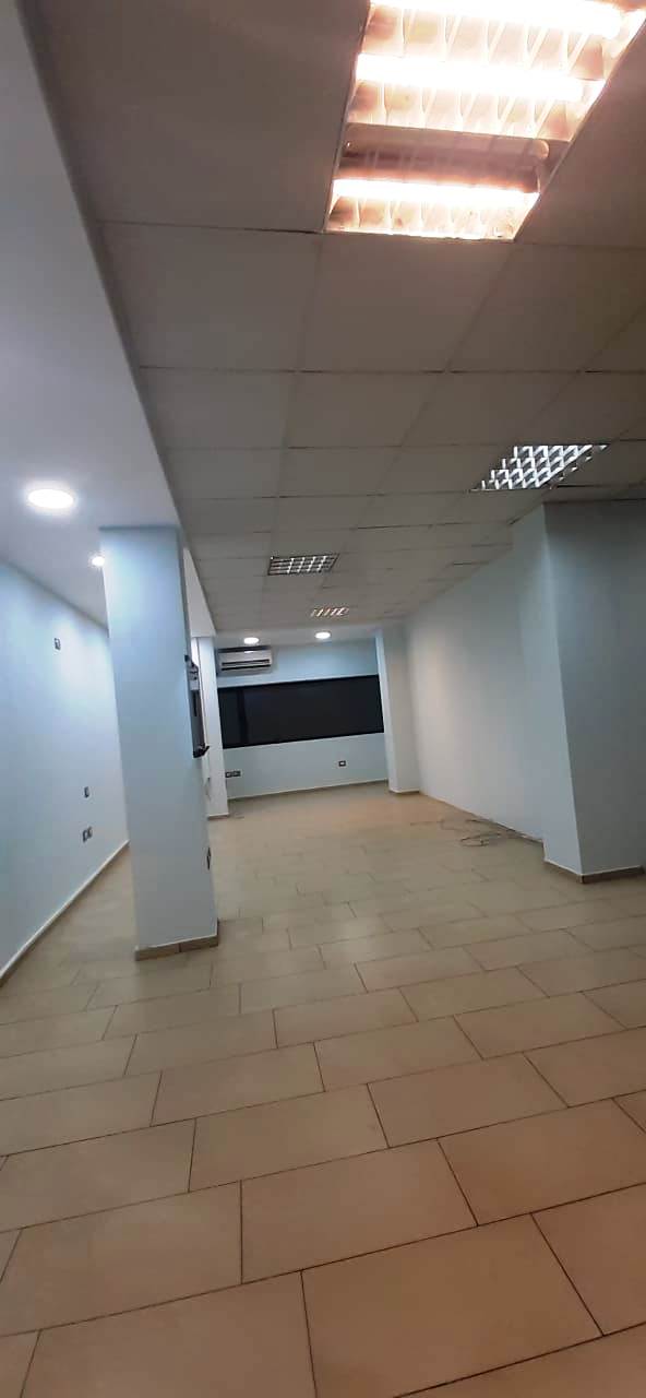 Tirane, jepet me qera ambjent biznesi Kati 2, 120 m² 500 Euro (21 dhjetori)