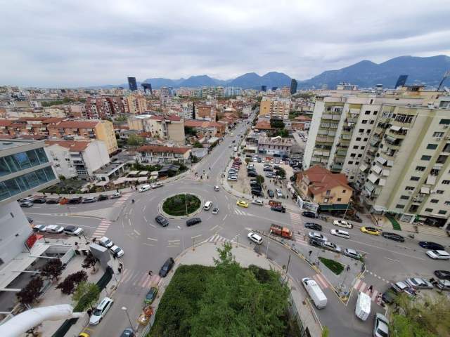 Tirane, jepet me qera dyqan Kati 0, 23 m² 40.000 Leke