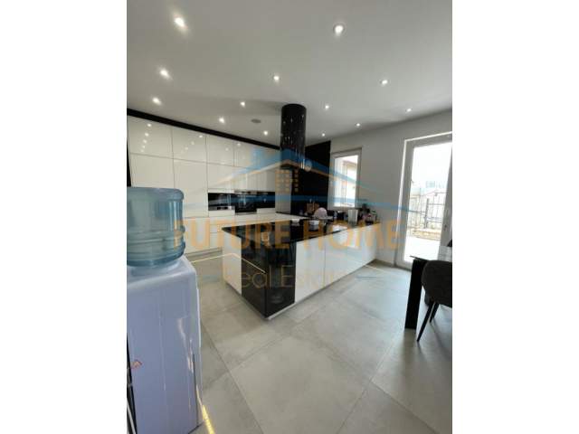 Tirane, shes Vile 3 Katshe Kati 3, 465 m² 720.000 Euro (Secret Garden)