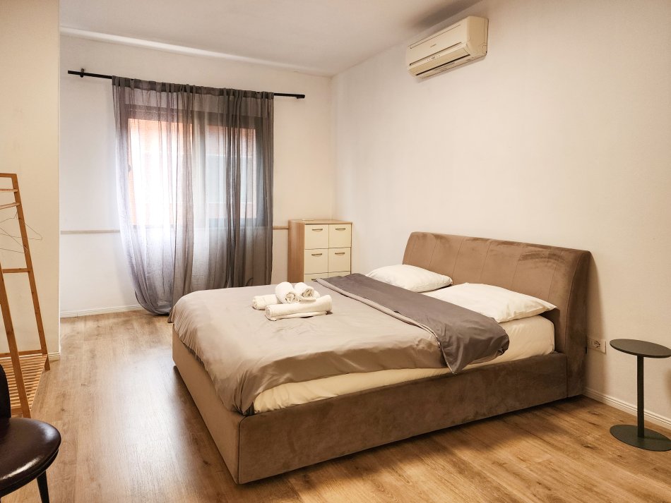 Cmim ofertë🔥 - Shitet: 3+1+2wc & 2Depo ( QENDER, Sheshi Skenderbej, - Galeria, brenda ) k7, pllt i Ri ( 355.000 Euro )