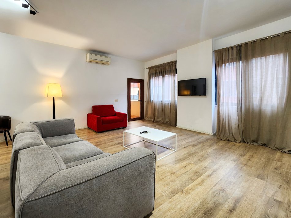 Cmim ofertë🔥 - Shitet: 3+1+2wc & 2Depo ( QENDER, Sheshi Skenderbej, - Galeria, brenda ) k7, pllt i Ri ( 355.000 Euro )