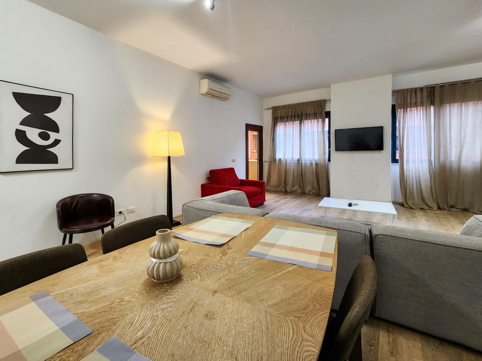 Cmim ofertë🔥 - Shitet: 3+1+2wc & 2Depo ( QENDER, Sheshi Skenderbej, - Galeria, brenda ) k7, pllt i Ri ( 355.000 Euro )