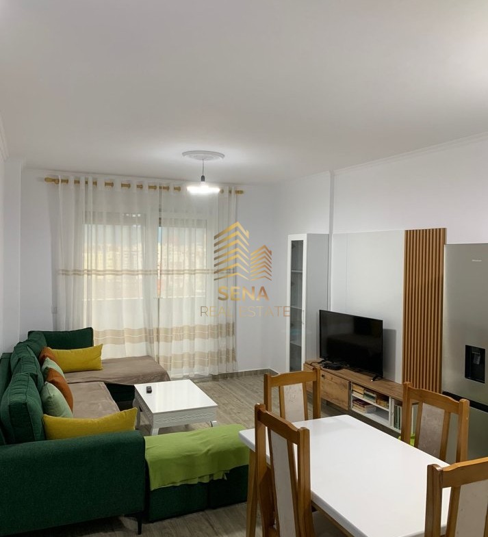 Tirane, jepet me qera apartament 1+1+Ballkon , 65 m² 500 € (Rruga e Kavajes)