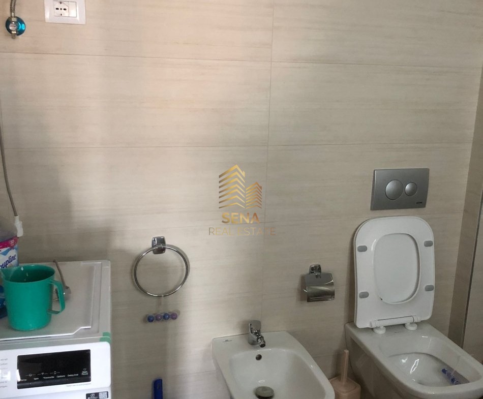 Tirane, jepet me qera apartament 1+1+Ballkon , 65 m² 500 € (Rruga e Kavajes)