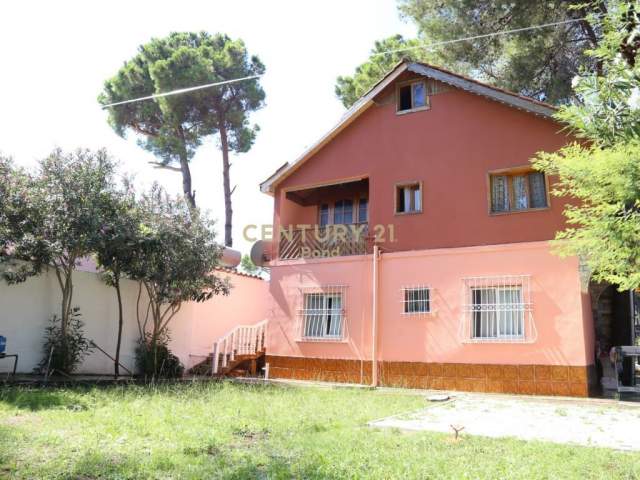 Durres, shitet Vile 5+1+A+BLK Kati 3, 360 m² 350.000 Euro (Golem)