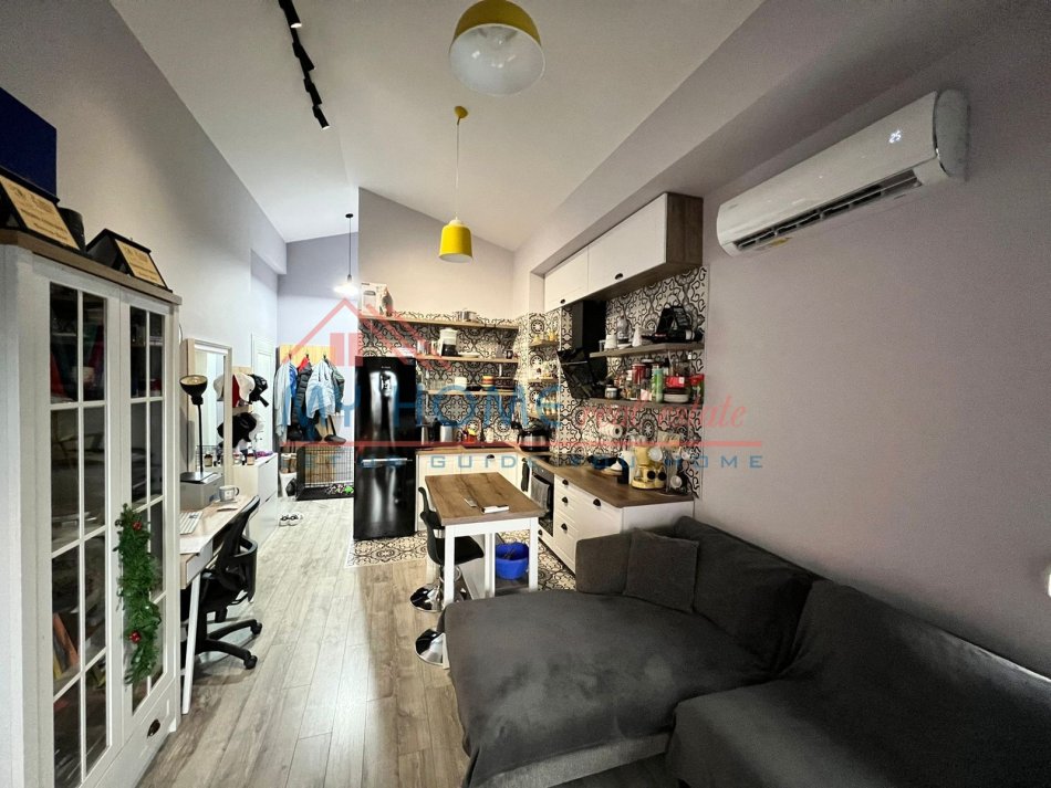 Tirane, jepet me qera apartament 1+1 Kati 2, 