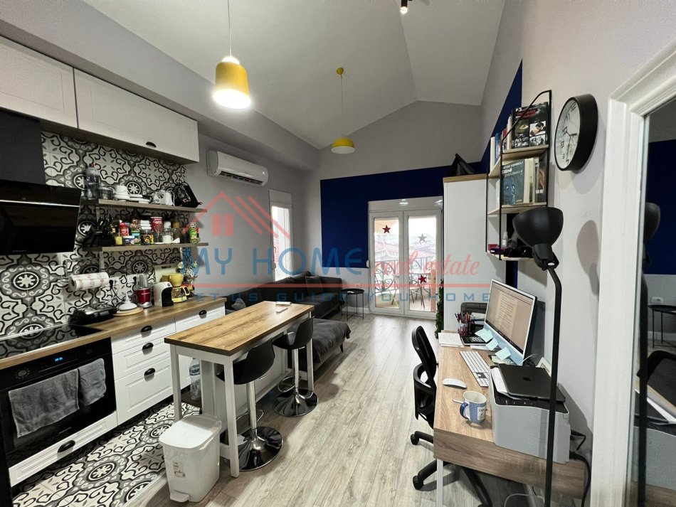 Tirane, jepet me qera apartament 1+1 Kati 2, 