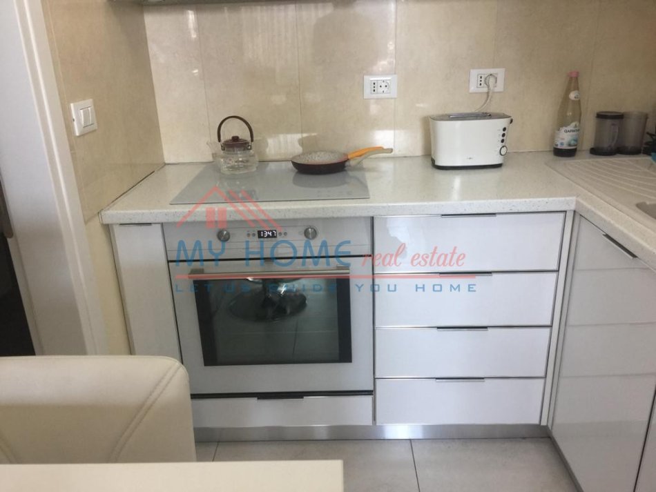 Tirane, jepet me qera apartament 1+1 Kati 7, 67 m² 700 € 
