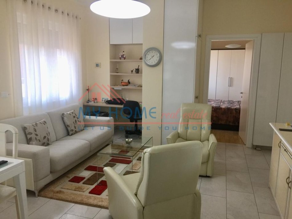 Tirane, jepet me qera apartament 1+1 Kati 7, 67 m² 700 € 