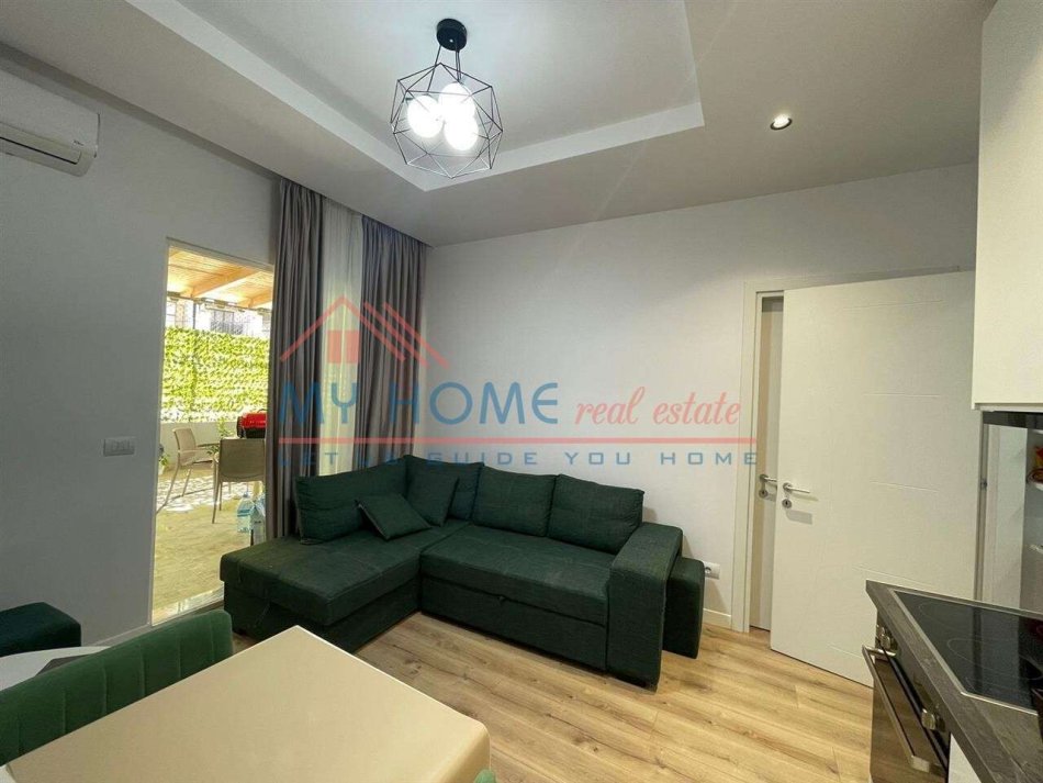 Tirane, shitet apartament 1+1+Ballkon Kati 1, 95 m² 190.000 € (Rruga Rrapo Hekali)