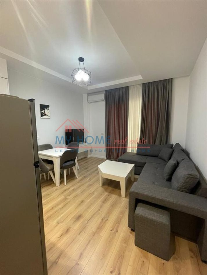 Tirane, shitet apartament 1+1+Ballkon Kati 1, 95 m² 190.000 € (Rruga Rrapo Hekali)