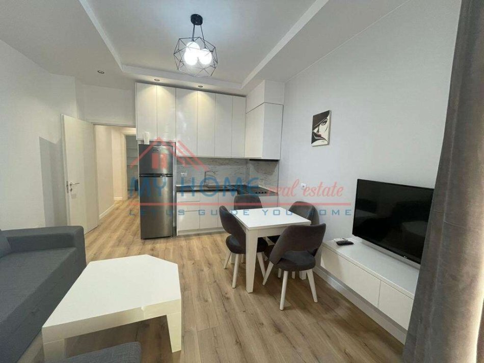 Tirane, shitet apartament 1+1+Ballkon Kati 1, 95 m² 190.000 € (Rruga Rrapo Hekali)