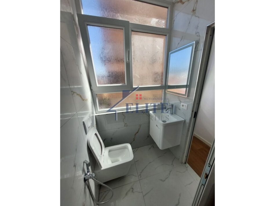 Tirane, shitet apartament 2+1+Ballkon Kati 5, 89 m² 185.000 € (Rruga e Dibres)