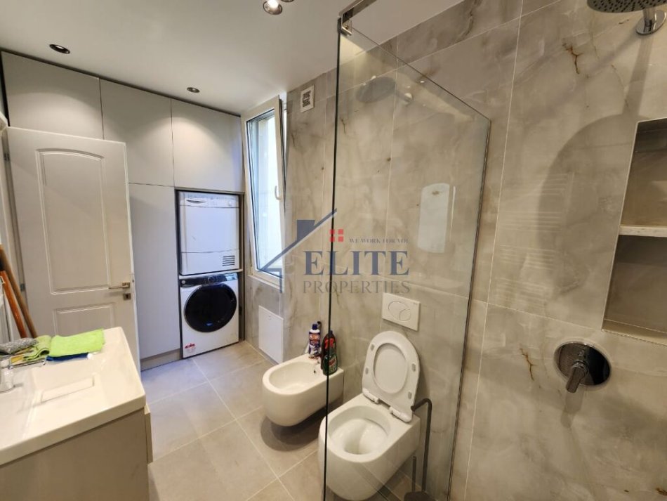 Tirane, jepet me qera apartament 2+1+Ballkon Kati 9, 115 m² 1.150 € (Rruga Myslym Shyri)
