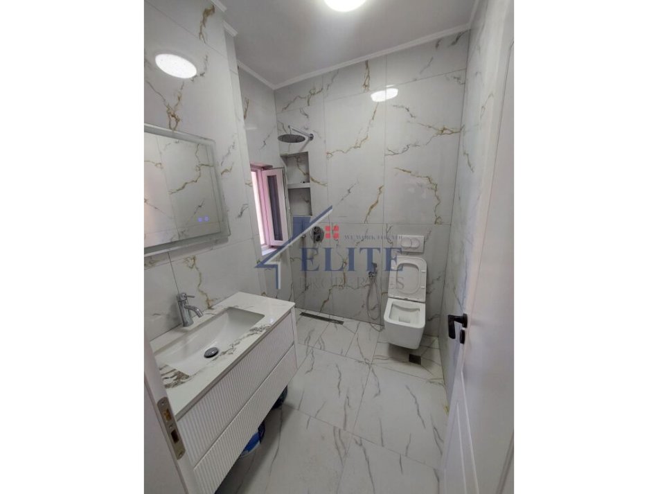 Tirane, shitet apartament 2+1+Ballkon Kati 5, 89 m² 185.000 € (Rruga e Dibres)