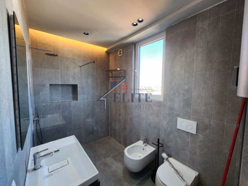 Tirane, jepet me qera apartament 2+1+Ballkon Kati 9, 115 m² 1.150 € (Rruga Myslym Shyri)