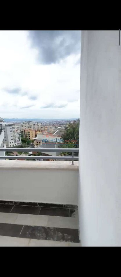 Tirane, shitet apartament 2+1+Ballkon Kati 2, 73 m² 96.000 € (Fresk)