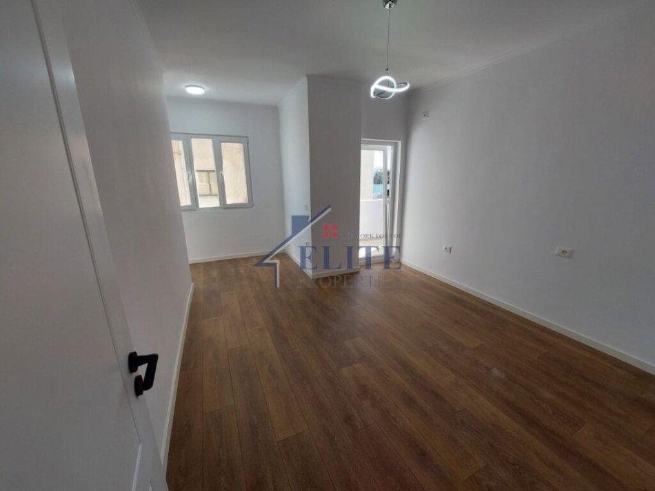 Tirane, shitet apartament 2+1+Ballkon Kati 5, 89 m² 185.000 € (Rruga e Dibres)