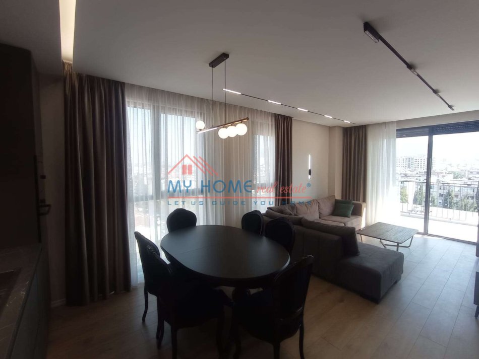 Tirane, jepet me qera apartament 2+1 Kati 7, 