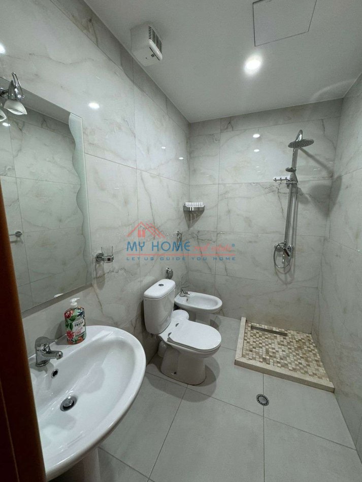 Tirane, shitet apartament 2+1+Ballkon Kati 9, 140 m² 