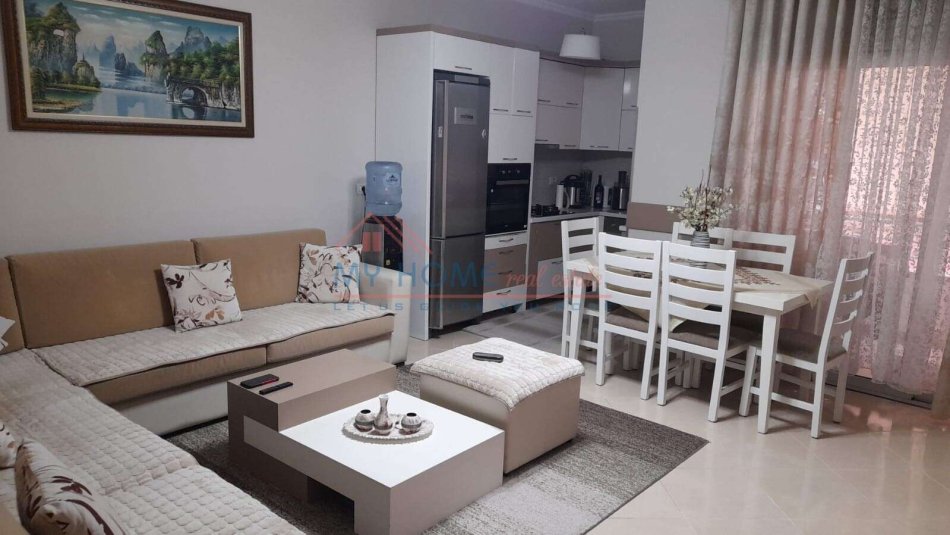 Tirane, shitet apartament 2+1 Kati 1, 