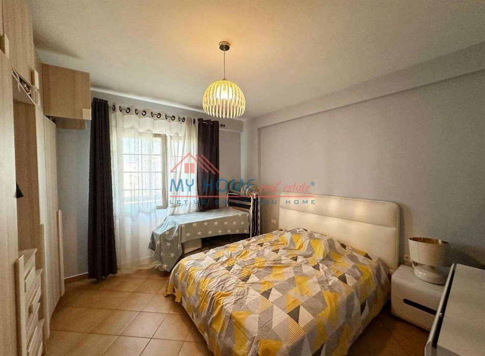 Tirane, shitet apartament 2+1 Kati 4, 160.000 € 