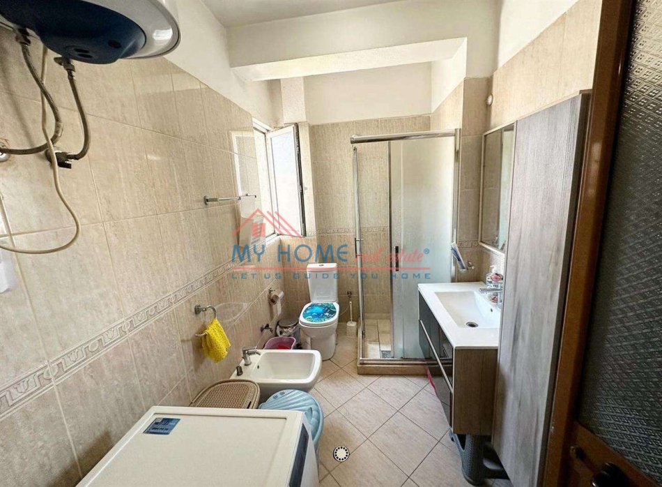 Tirane, shitet apartament 2+1 Kati 4, 160.000 € 