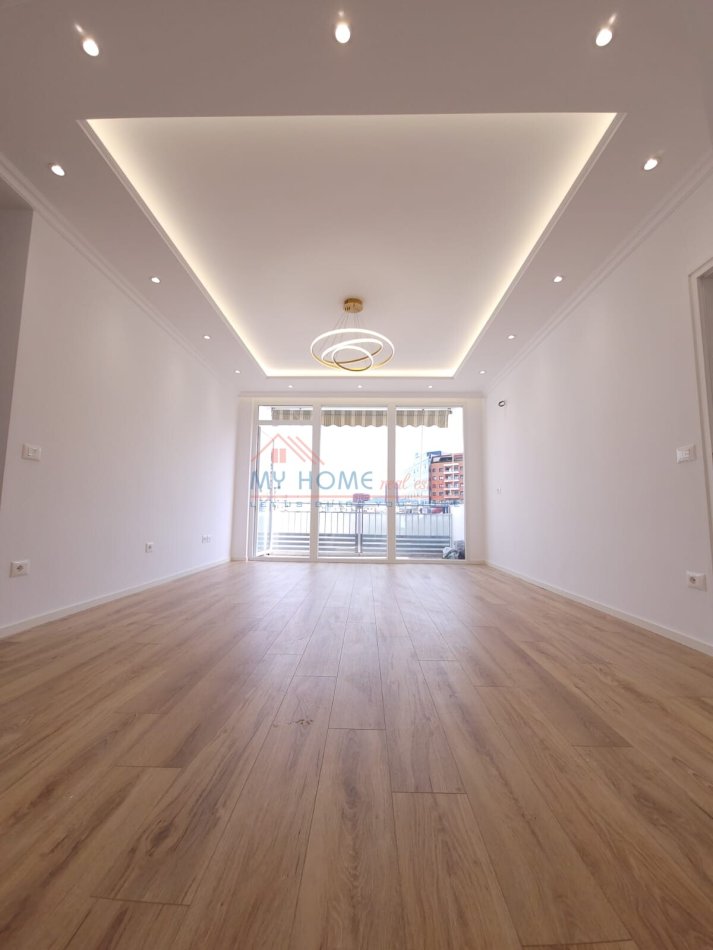 Tirane, shitet apartament 2+1+Ballkon, Kati 7, 95 m² 210,000 € (Zogu i Zi)