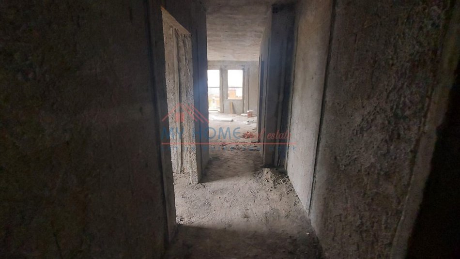 Apartament 2+1+2 ne shitje tek 5 Maj ne Tirane(Bajram)