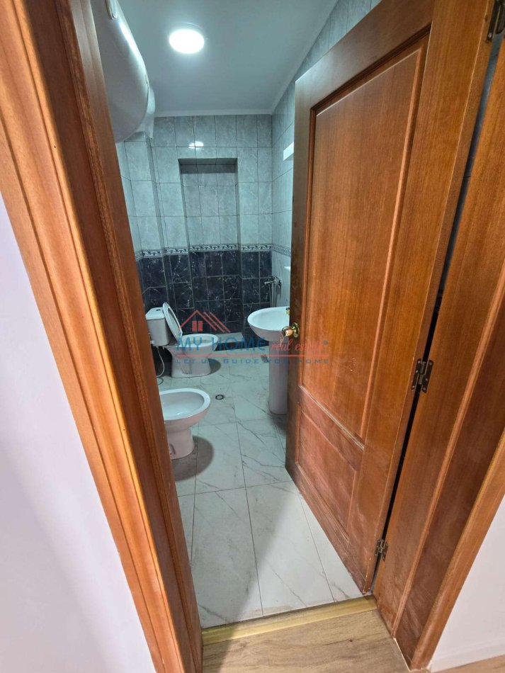 Tirane, shitet apartament 2+1+Ballkon Kati 1, 81 m² 138.000 € (Ali Demi)