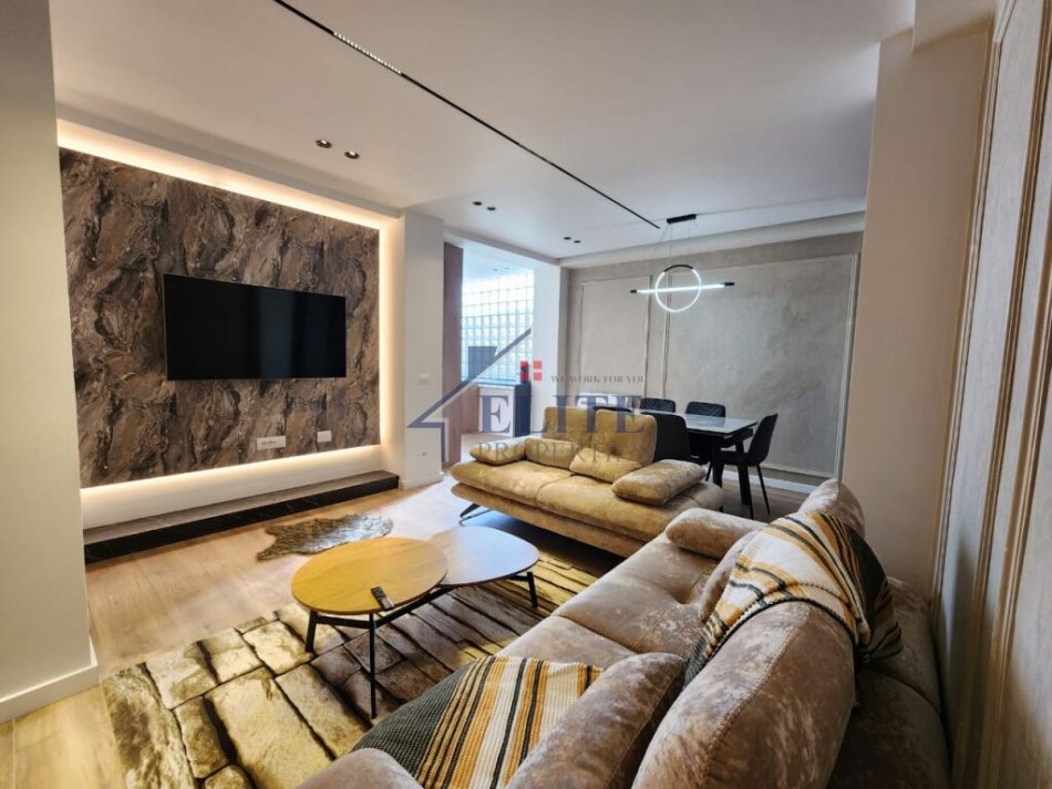 Tirane, jepet me qera apartament 2+1+Ballkon Kati 9, 115 m² 1.150 € (Rruga Myslym Shyri)