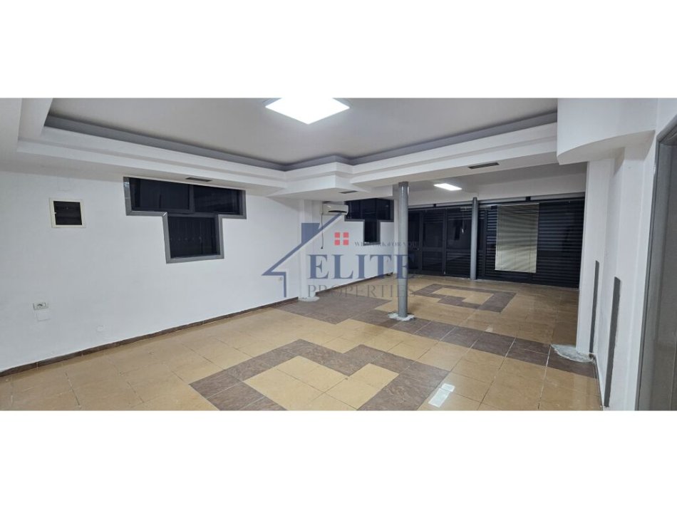 Tirane, jepet me qera zyre Kati 0, 98 m² 600 € (21 Dhjetori)