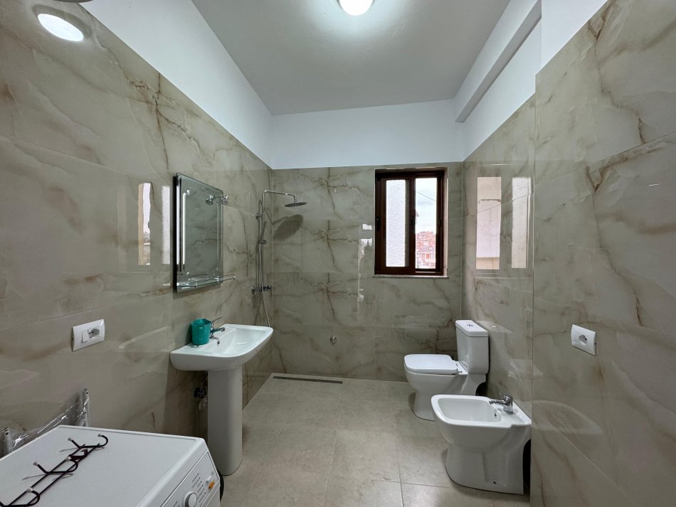 Tirane, jepet me qera apartament 1+1 Kati 3, 70 m² 350 € (Tasim Shehu)