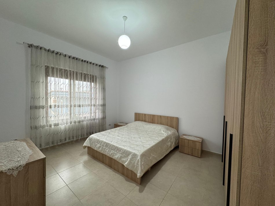 Tirane, jepet me qera apartament 1+1 Kati 3, 70 m² 350 € (Tasim Shehu)