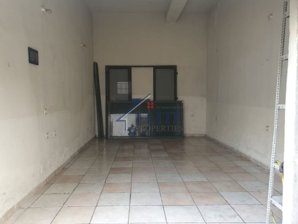 Tirane, jepet me qera dyqan Kati 0, 25 m² 300 € (Komuna e Parisit)