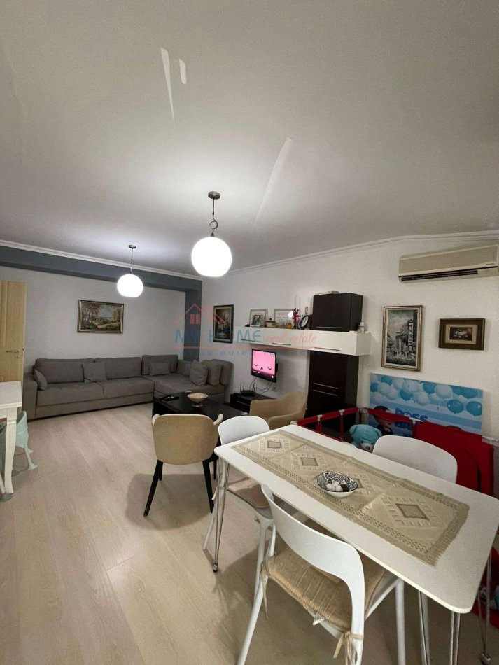 Tirane, shitet apartament 2+1+Ballkon Kati 3, 325.000 € 