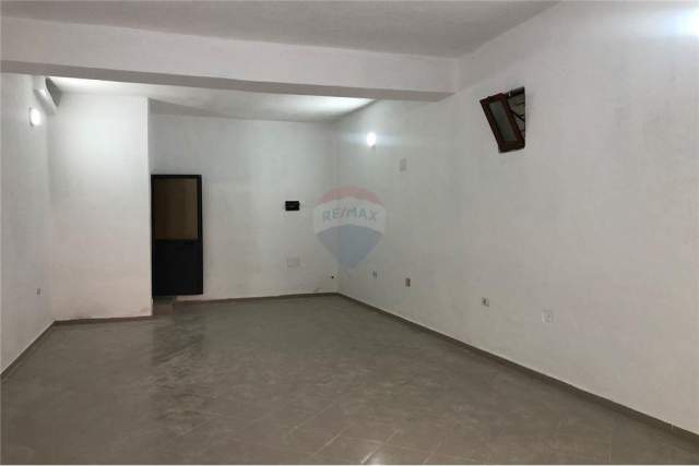 Tirane, shes ambjent biznesi Kati 0, 50 m² 95.000 Euro (Medar Shtylla - Komuna e Parisit)