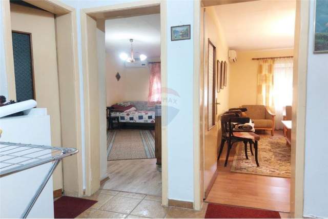 Tirane, jepet me qera apartament 1+1 Kati 2, 63 m² 300 Euro (Rruga Bardhok Biba - Qendër,)
