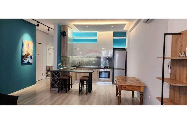 Tirane, jepet me qera apartament 1+1 Kati 7, 75 m² 450 Euro (Nexho Konomi - Fusha e Aviacionit)
