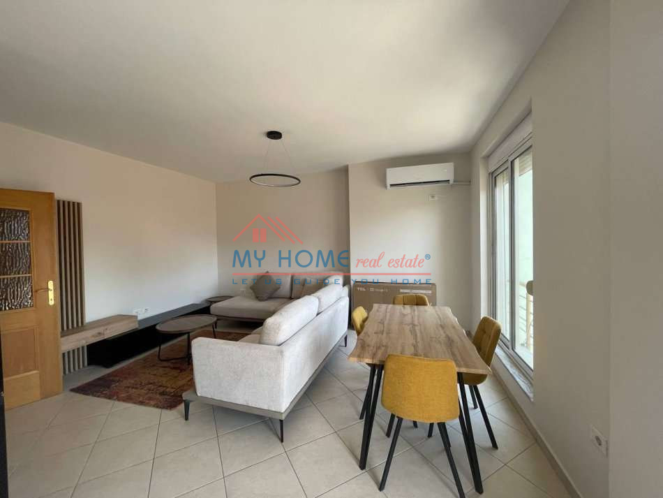 Tirane, jepet me qera apartament 2+1 , 110 m² 850 € 