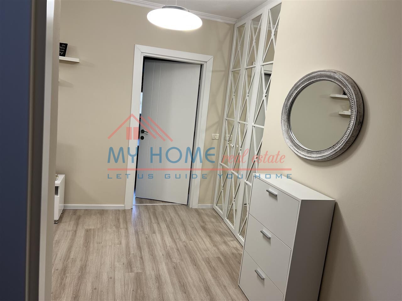 Apartament 1+1 me qira tek Rruga Barrikadave (600 EURO)