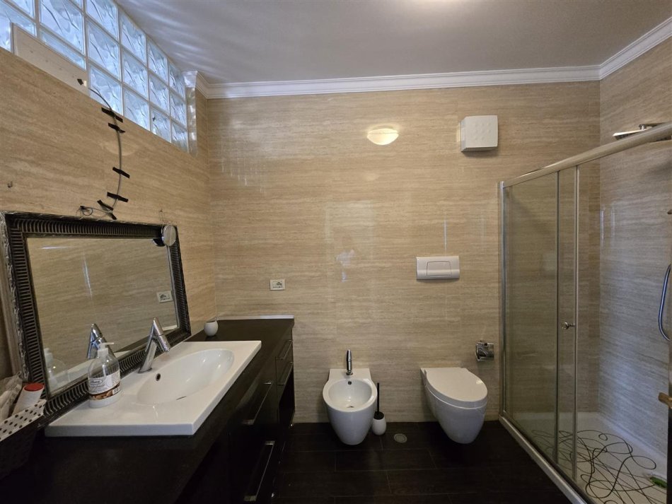 Tirane, shitet apartament 1+1 Kati 10, 97 m² 190.000 € (Vila Gold)