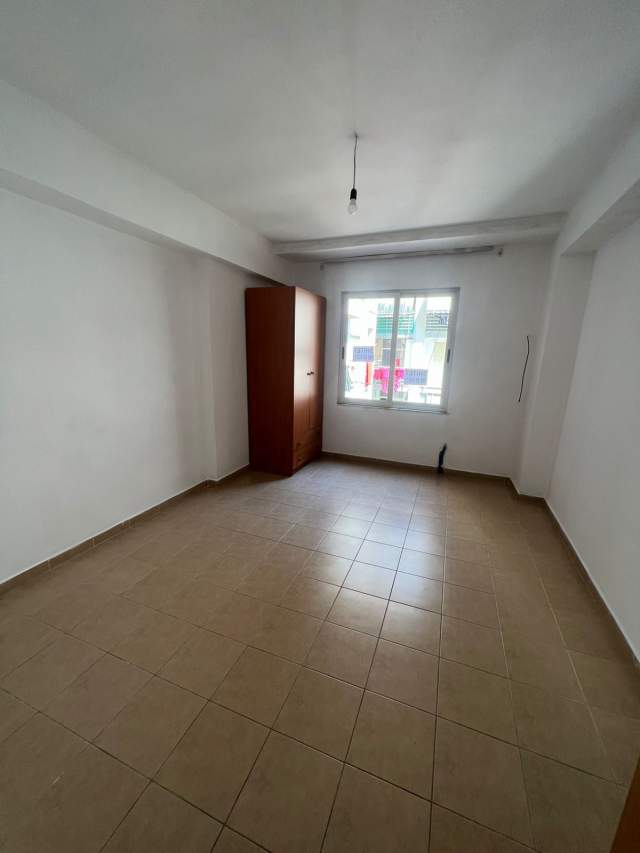 Tirane, shitet apartament 1+1 Kati 4, 128.000 Euro