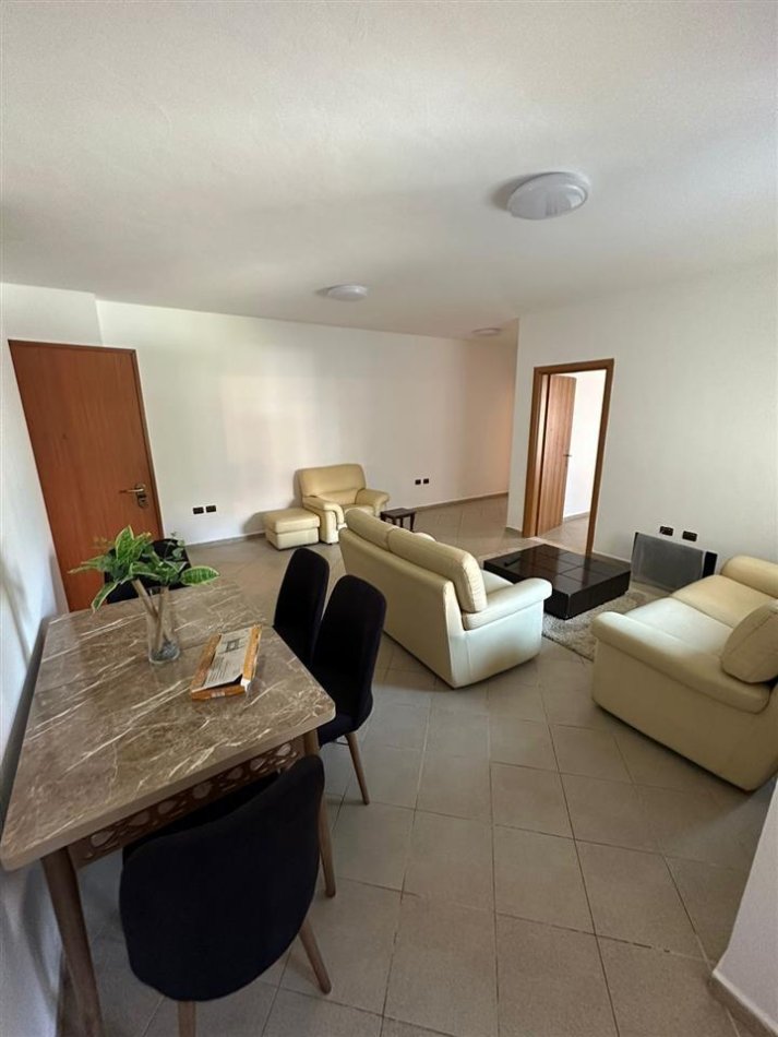 Tirane, jepet me qera apartament 1+1 Kati 3, 80 m² 550 € (Komuna Parisit)