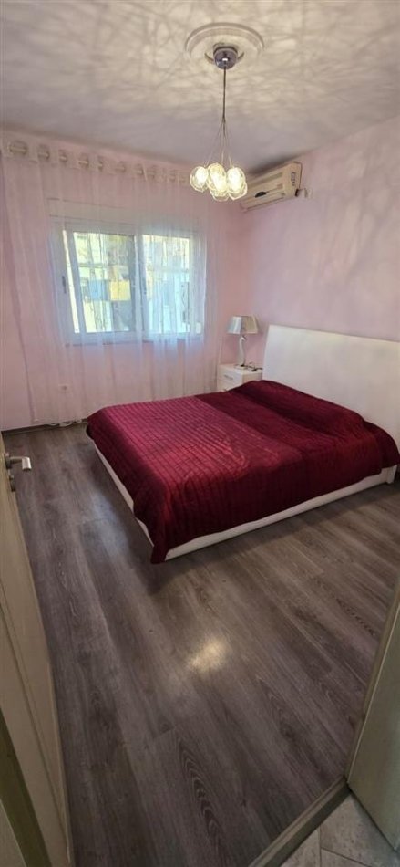 Tirane, jepet me qera apartament 1+1+Ballkon Kati 3, 70 m² 600 € (Rruga e durrsit)