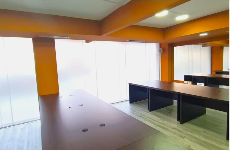 Tirane, jepet me qera ambjent biznesi Kati 1, 194 m² 3.500 € (Sami Frasheri)