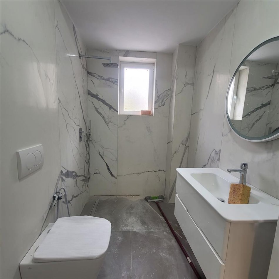 Tirane, shitet 1+1 Kati 1, 75 m² 140.000 € (Rruga e Dibres)